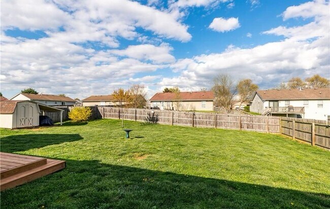 Building Photo - 3BR/2BR Home For Rent - Fenced Back Yard w...