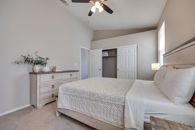 Building Photo - Charming Single-Story Home Near Silverado ...