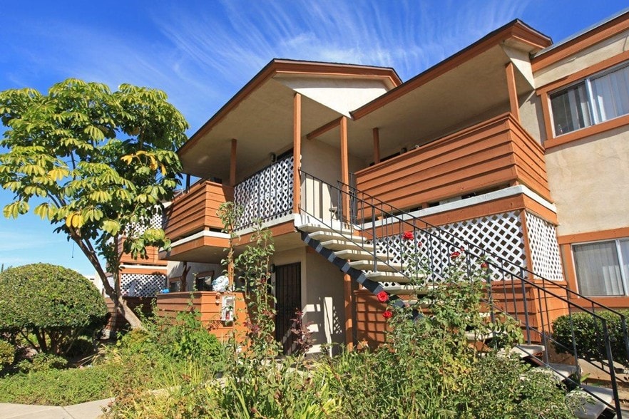 Primary Photo - Terre at S Lincoln