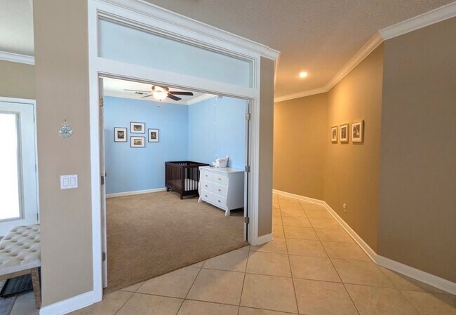 Building Photo - 252 S Glades Trail