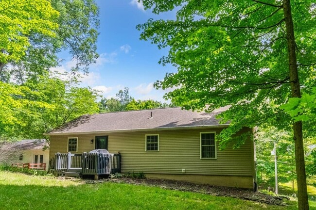 Building Photo - 444 Grand Ridge Dr