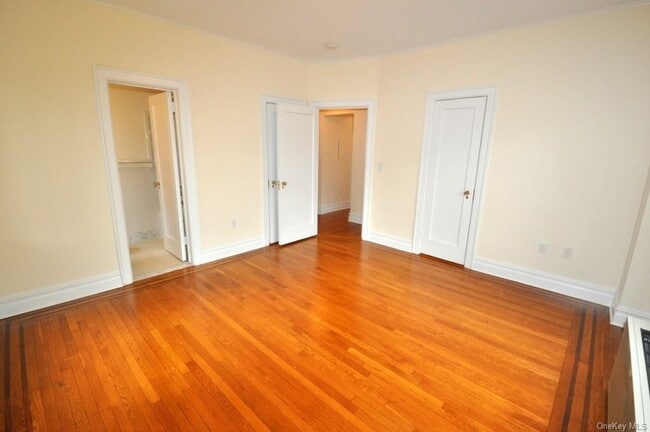 Building Photo - 155 Garth Rd