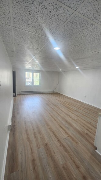 Building Photo - 38 W Main St