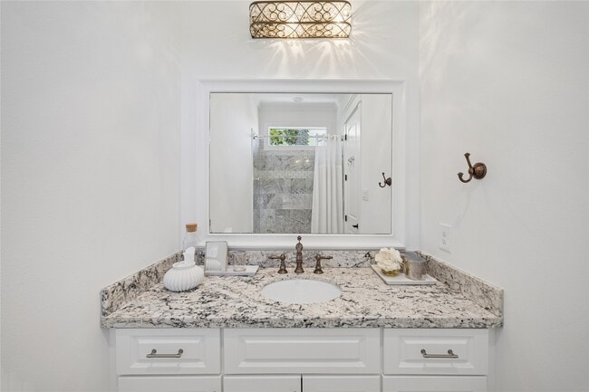 Building Photo - 2031 Sheridan St