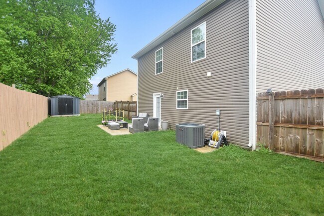 Building Photo - Pet Friendly Three Bedroom!