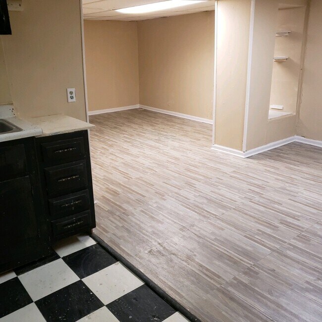 Building Photo - 2926 Francis St