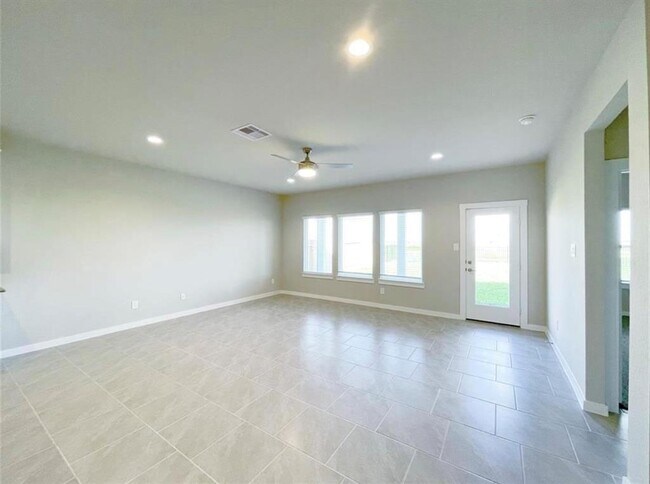 Building Photo - 28938 Yulee Mill Dr