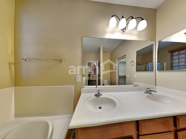 Building Photo - 7814 S 74th Ave