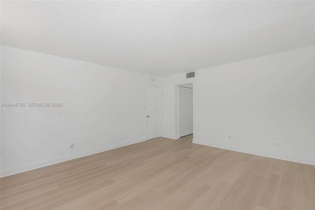 Building Photo - 445 NE 195th St