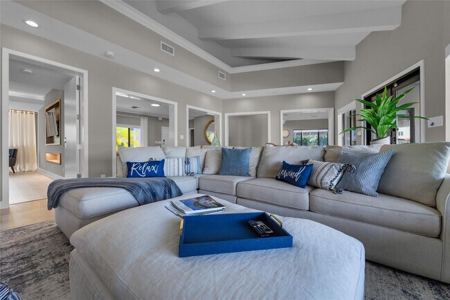 Building Photo - 616 Riviera Isle Dr