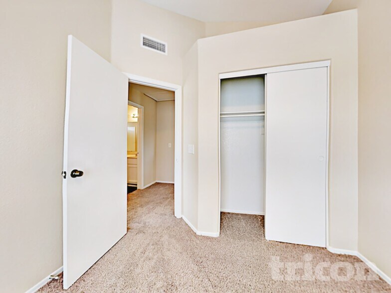 Building Photo - 8668 W Hubbell St