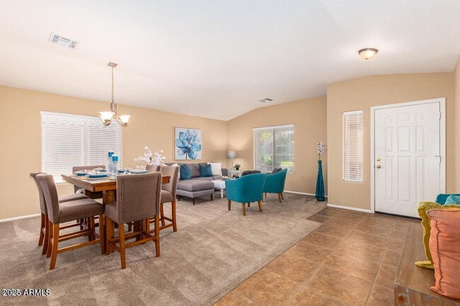 Building Photo - 632 E Mule Train Trail