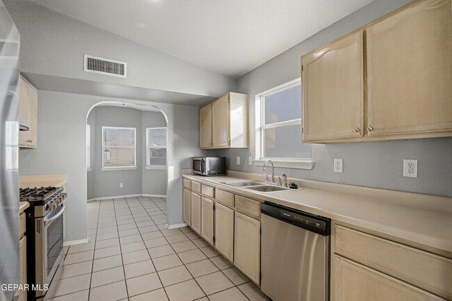 Building Photo - 12483 Tierra Dulce Dr