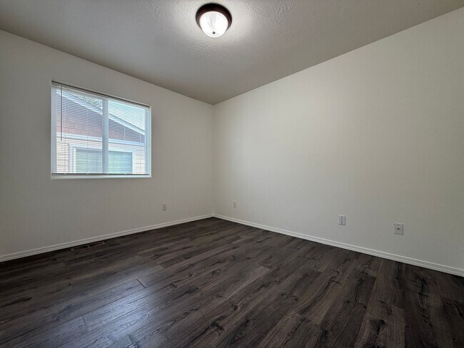 Building Photo - CHECK OUT THIS OPEN FLOOR PLAN HOME IN RED...