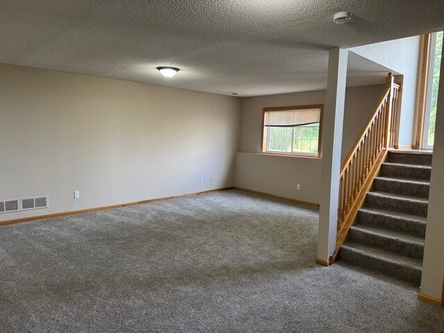 Building Photo - 402 Creekside Dr