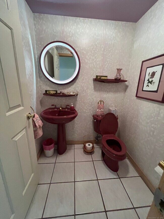 Building Photo - 131 Popes Island Rd