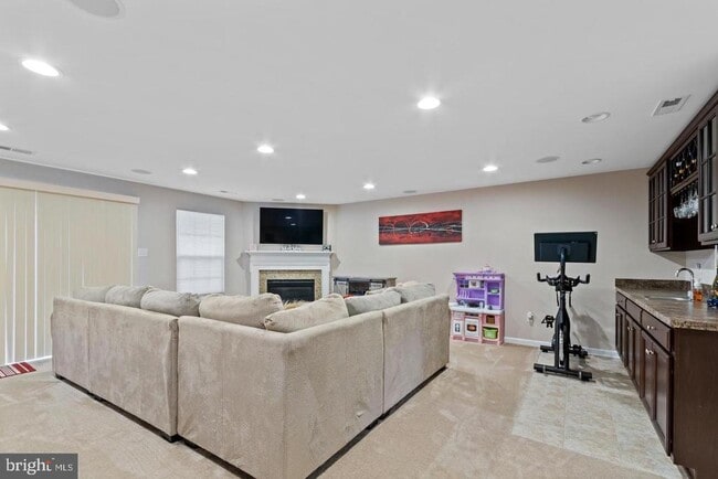 Building Photo - 68 Benford Ln