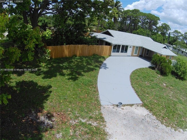 Building Photo - 2425 Mohawk Ave