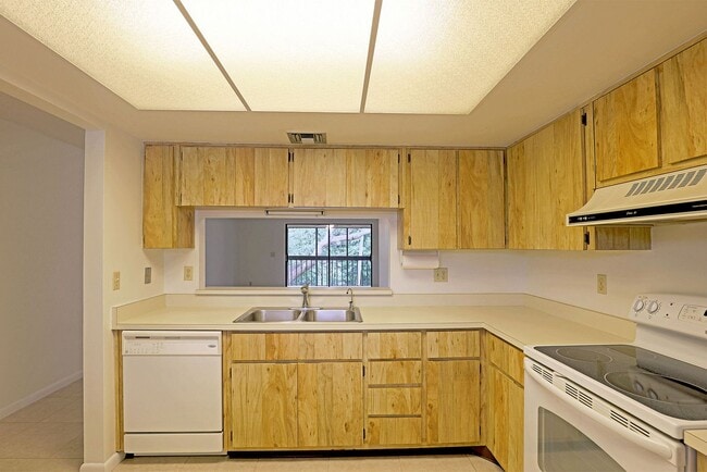 Building Photo - 6120 Whiskey Creek Dr