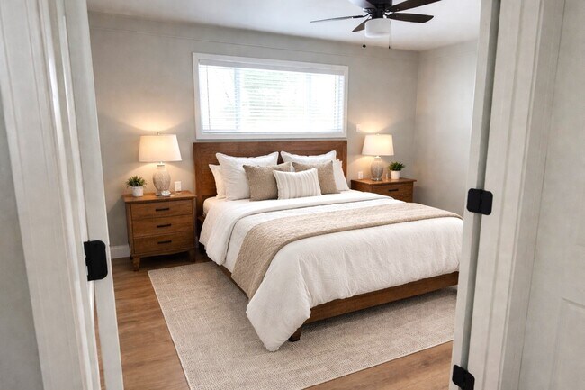 Building Photo - 2568 Sun Terrace Dr