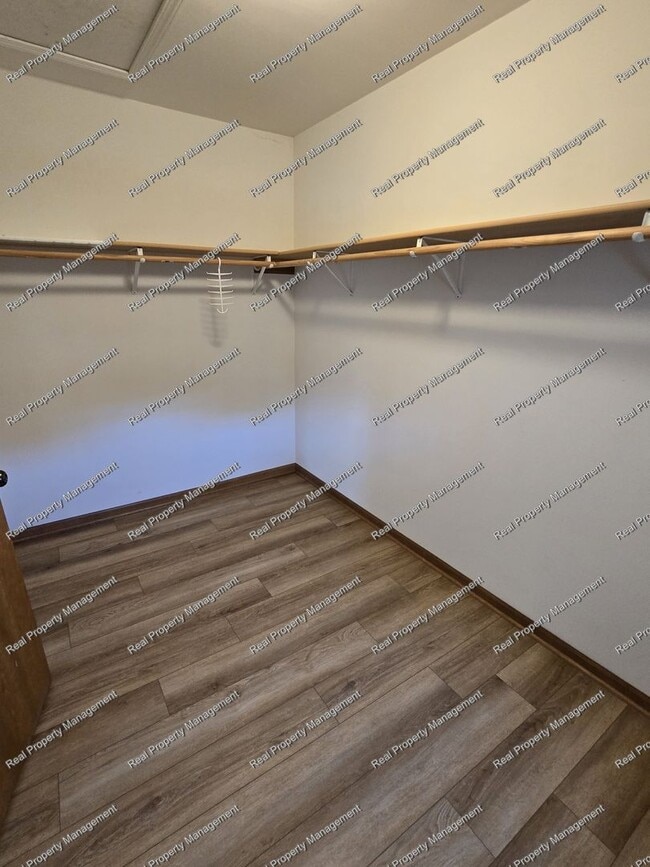 Building Photo - Two Bedroom Dyer Townhome