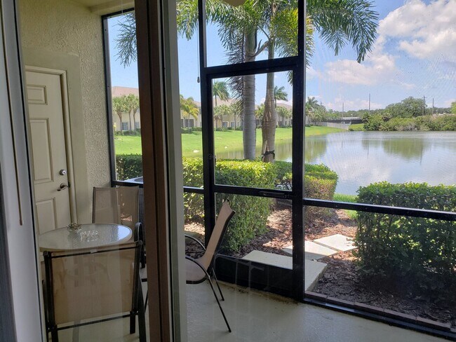 Building Photo - Lakeside Village Townhouse 2 Bedroom  2.5 Bath Available for Short-Term Rental