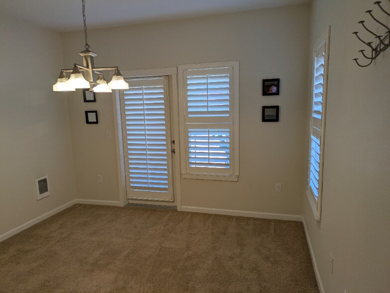 Building Photo - 10829 NE Red Wing Way