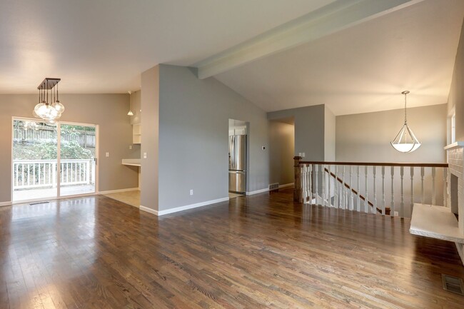 Building Photo - Beautiful 4bd, 2.5ba Home by Marymoor Park...