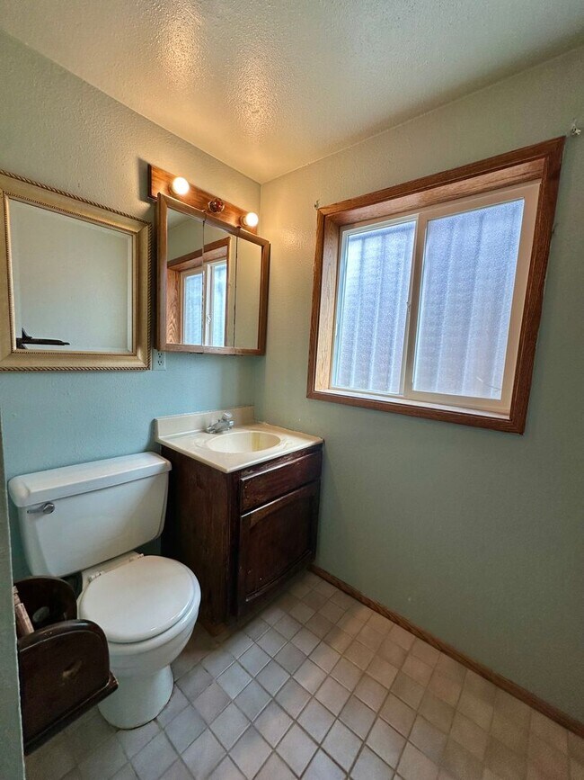 Building Photo - 1409 NW Portland Ave