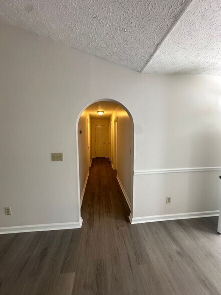 Building Photo - 312 Stillwood Ct
