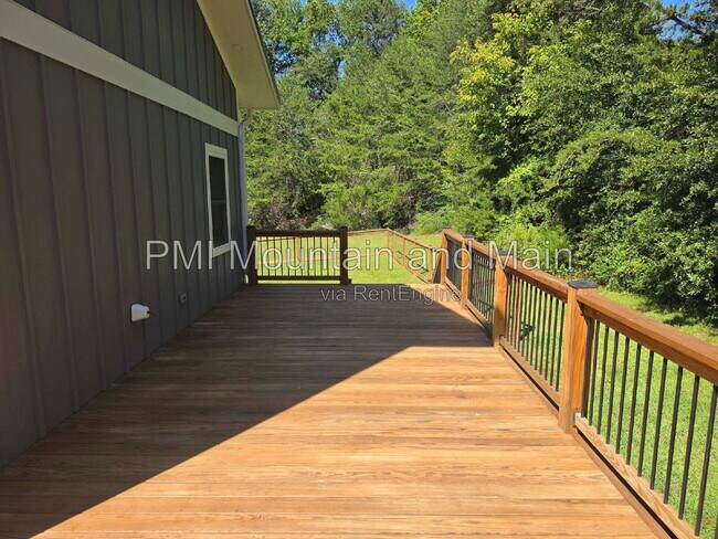 Building Photo - 104 Perennial Gardens