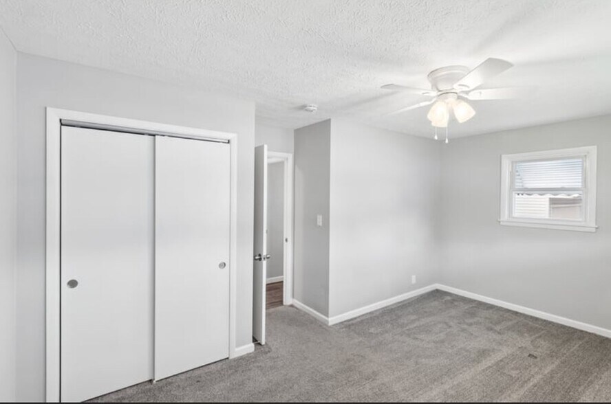 Building Photo - 3219 W 54th St