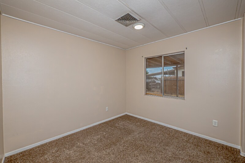 Building Photo - 2096 S Nelson Dr