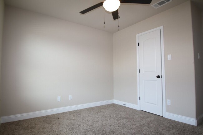 Building Photo - 1324-1328 White Sand Dr