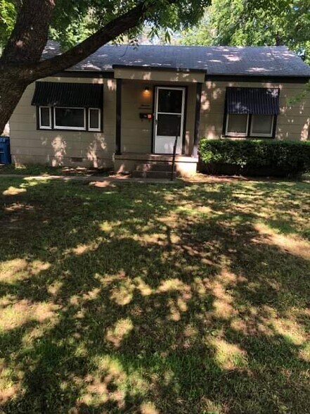 Building Photo - 1117 S Walnut St