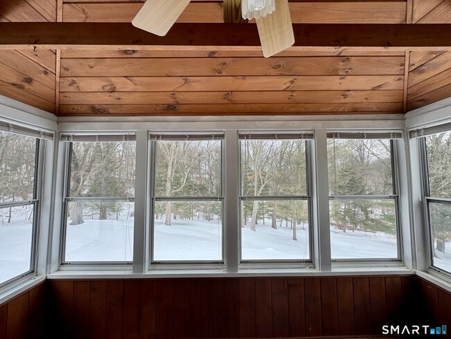 Building Photo - 10 Longview Ln