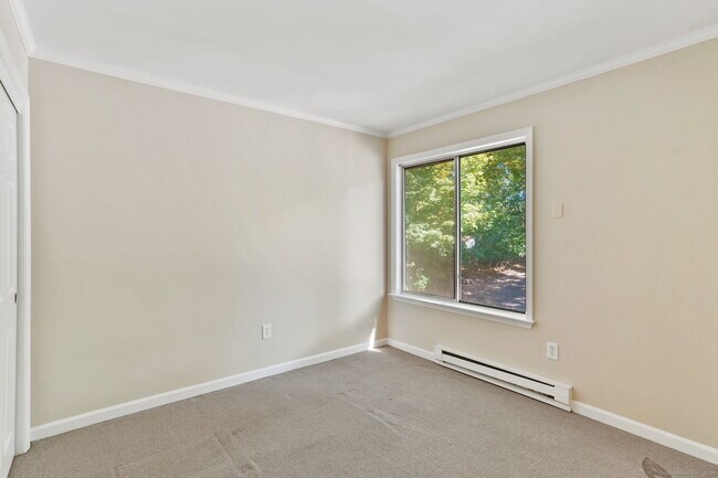 Building Photo - 20 E Pembroke Rd