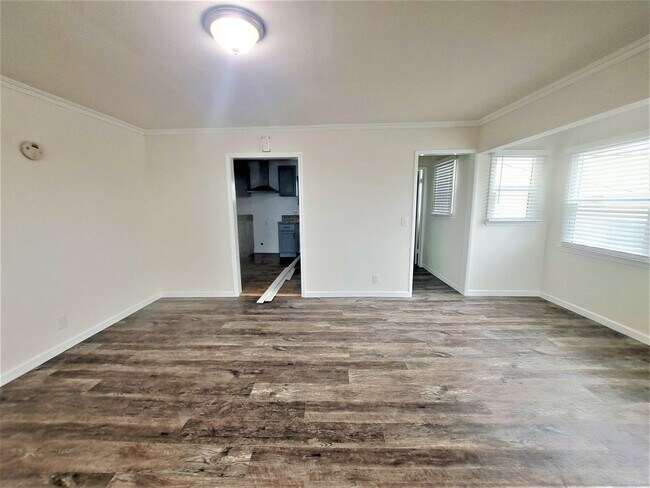 Building Photo - 1307-1309