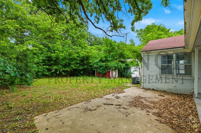 Building Photo - 1458 N Old Manor Rd