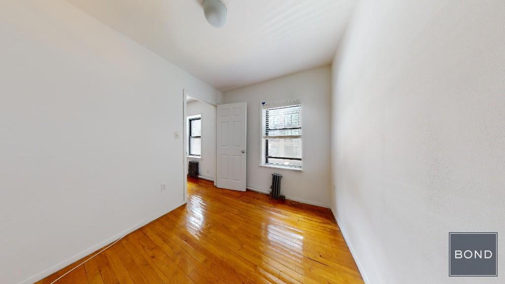 Building Photo - 139 E 12th St