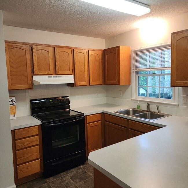 Building Photo - One Level House with An Open FloorPlan FOR...