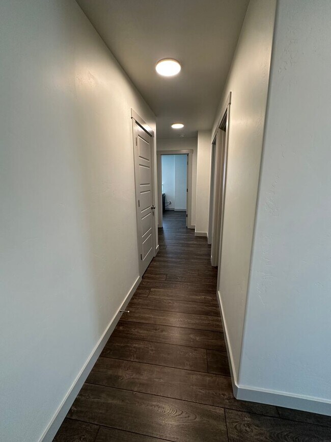 Building Photo - GORGEOUS Bountiful Home!!!