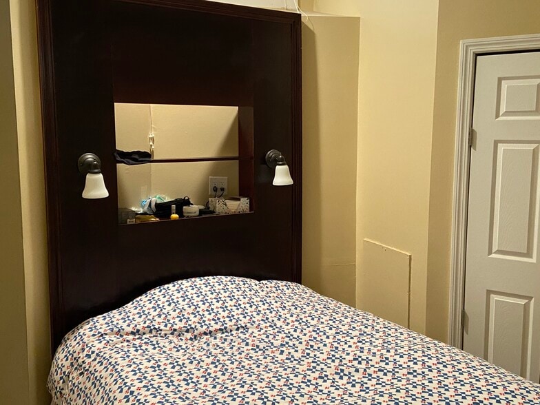 Building Photo - 46 Hereford St