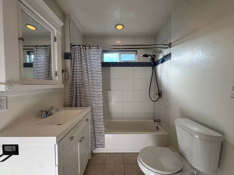 Building Photo - 1763 W 39th St