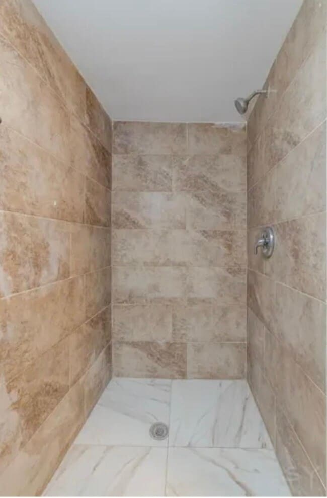 Building Photo - Spacious 4BR Duplex | Modern Upgrades | St...