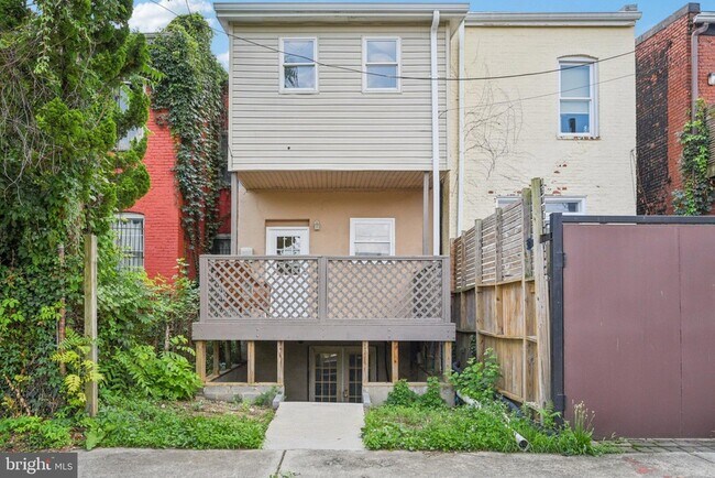 Building Photo - 321 Elm St NW