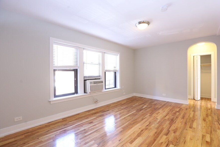 Building Photo - 555 W Arlington Pl