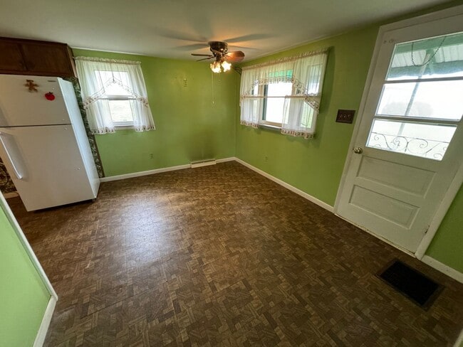 Building Photo - Single Family Farm Home