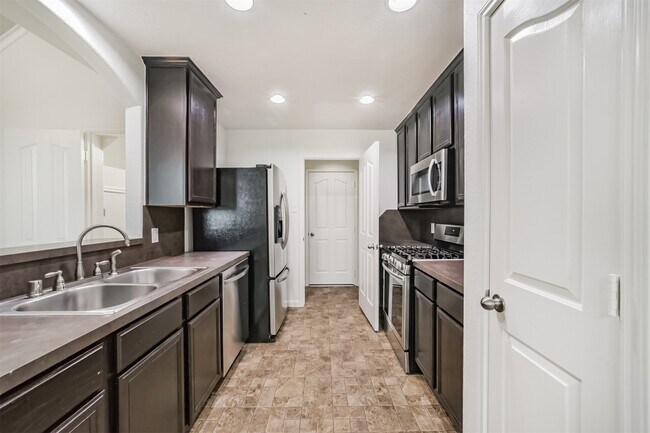 Building Photo - 9334 Valley Tree Ln