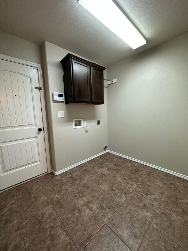 Primary Photo - 9316 Rochester Ave